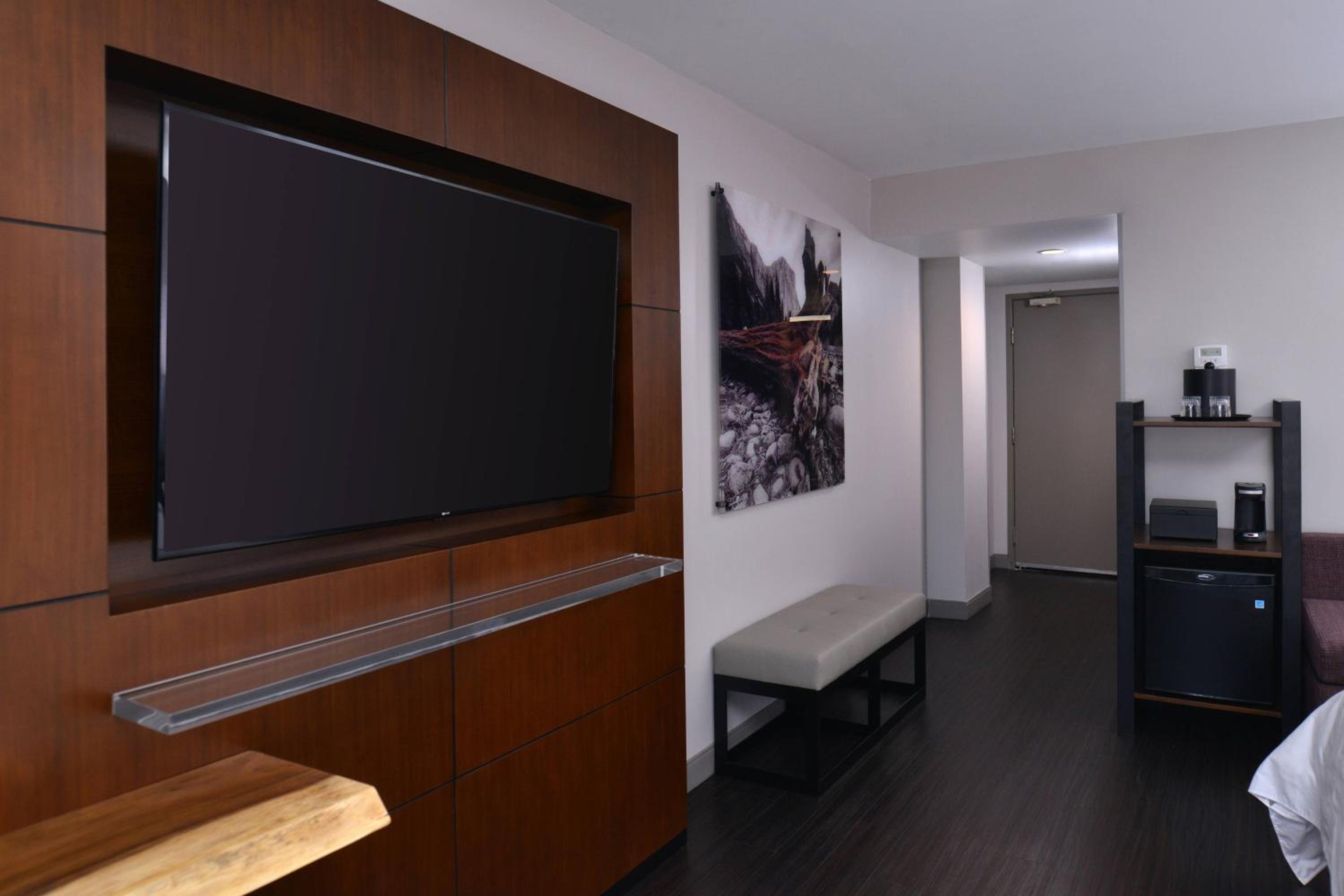 Visalia Vacations - Visalia Marriott at the Convention Center - Property Image 4