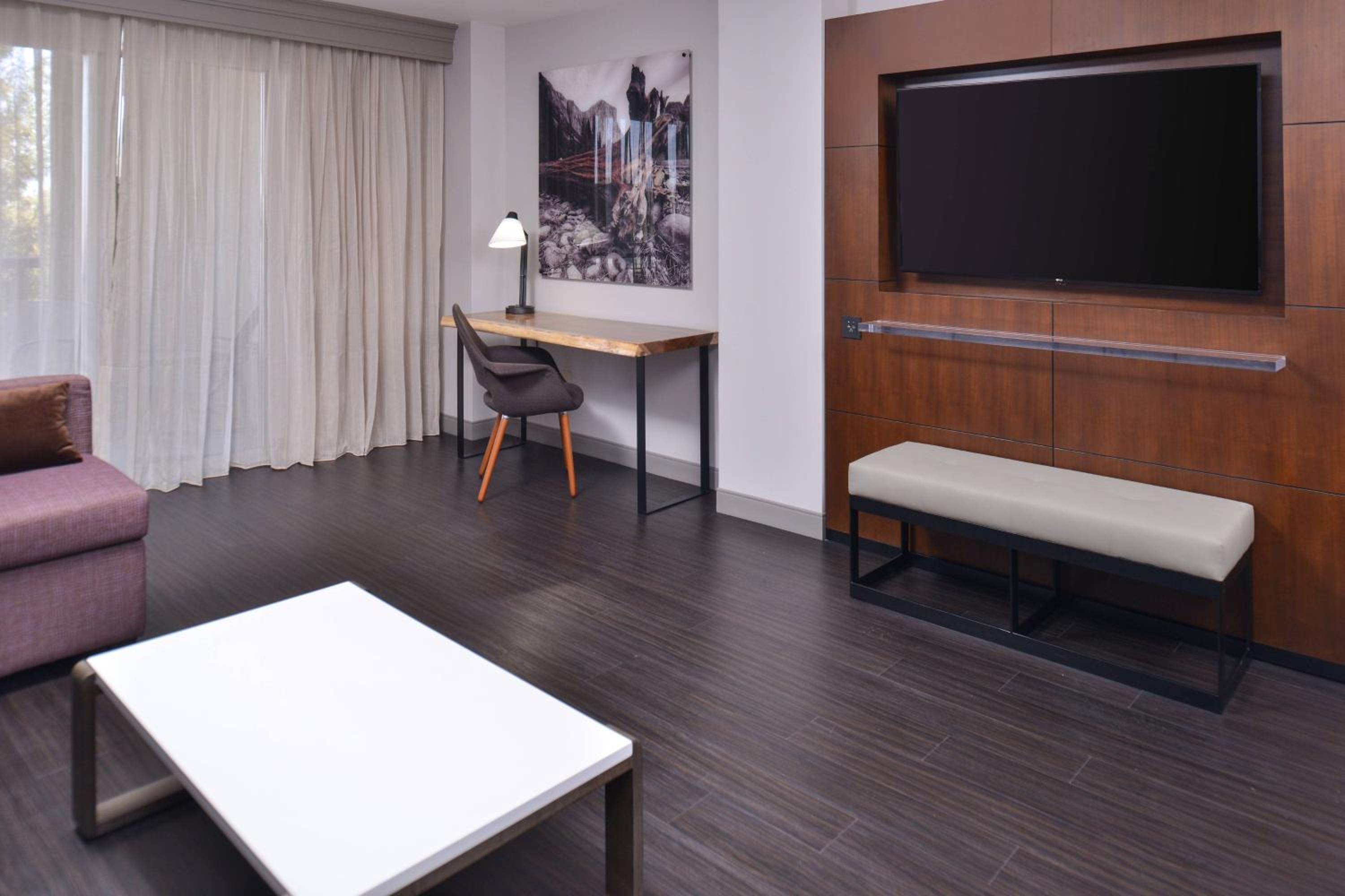 Visalia Vacations - Visalia Marriott at the Convention Center - Property Image 7