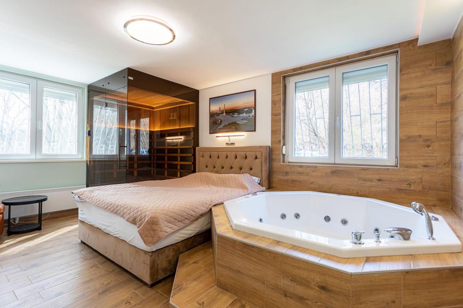 Morning Wood - Spa view 3