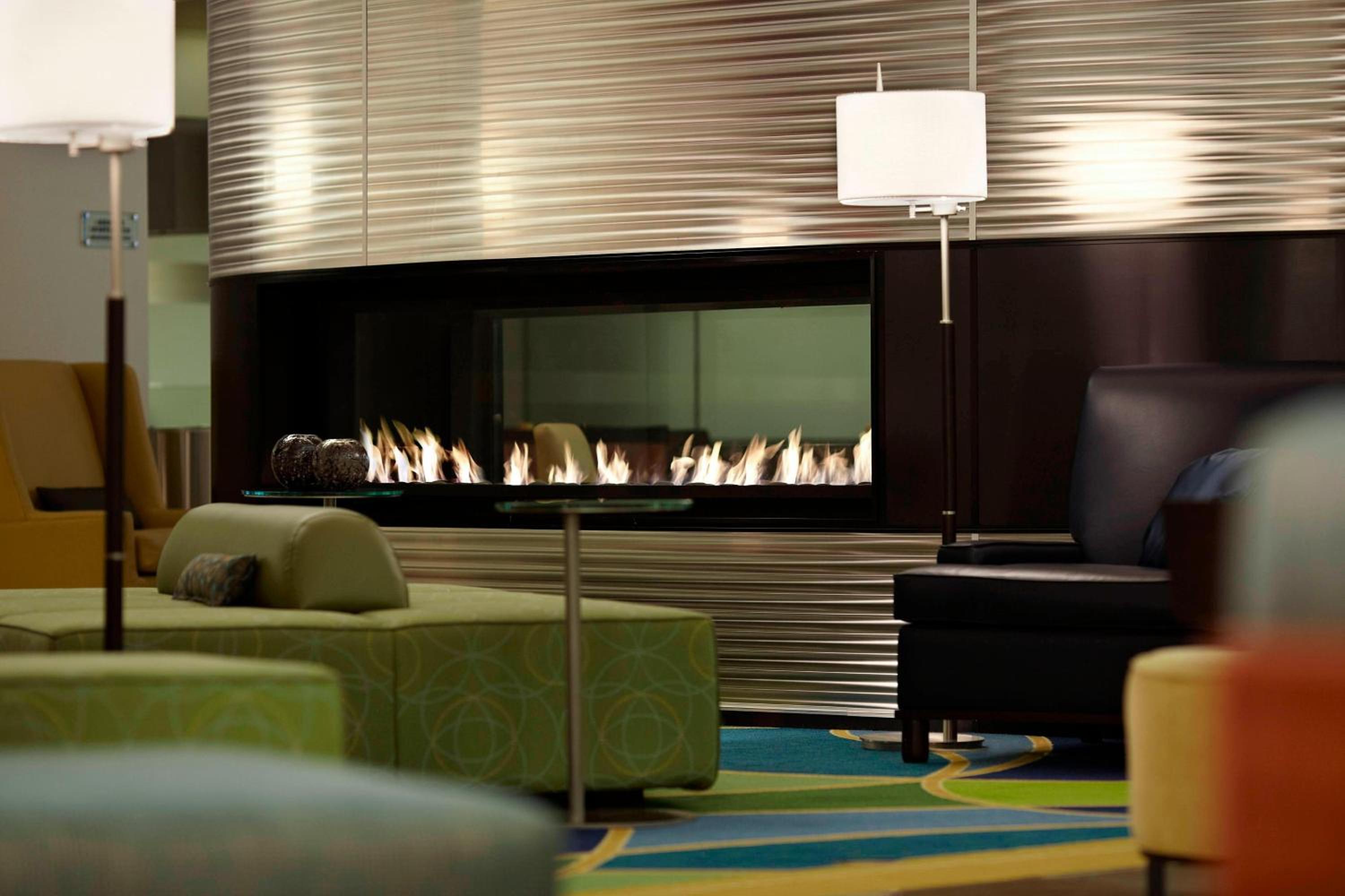 Marriott Montreal Airport In-Terminal Hotel - Property Image 3