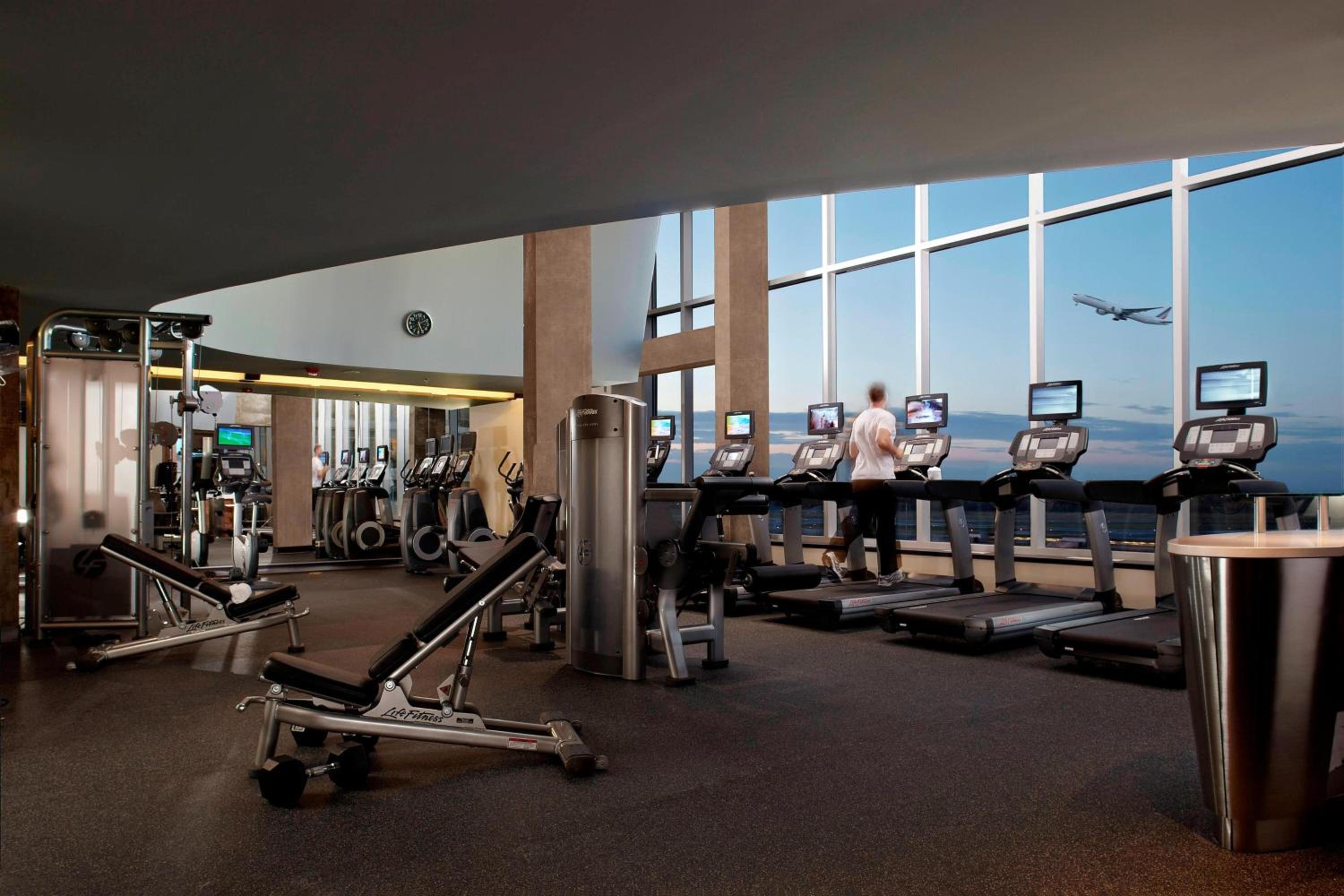Marriott Montreal Airport In-Terminal Hotel - Property Image 10