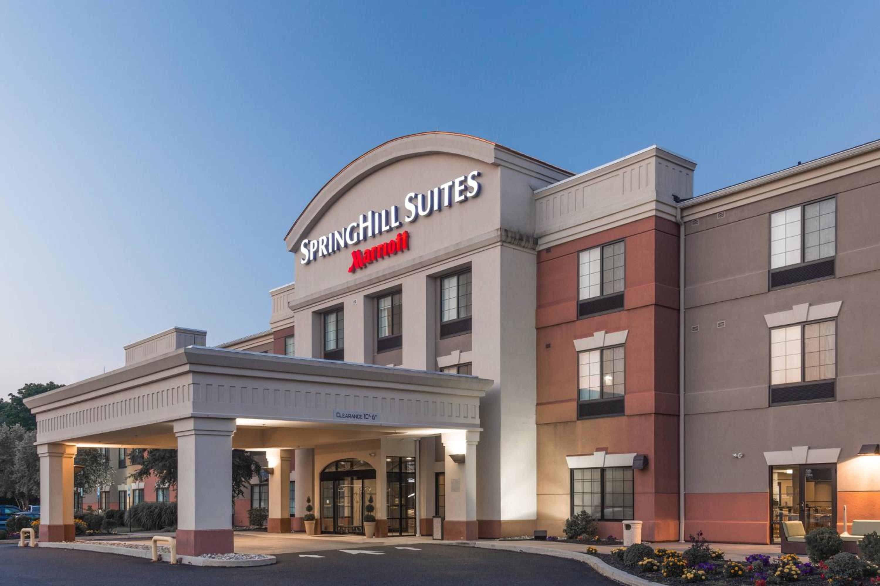 Hotel SpringHill Suites Quakertown Pennsylvania - Image 1