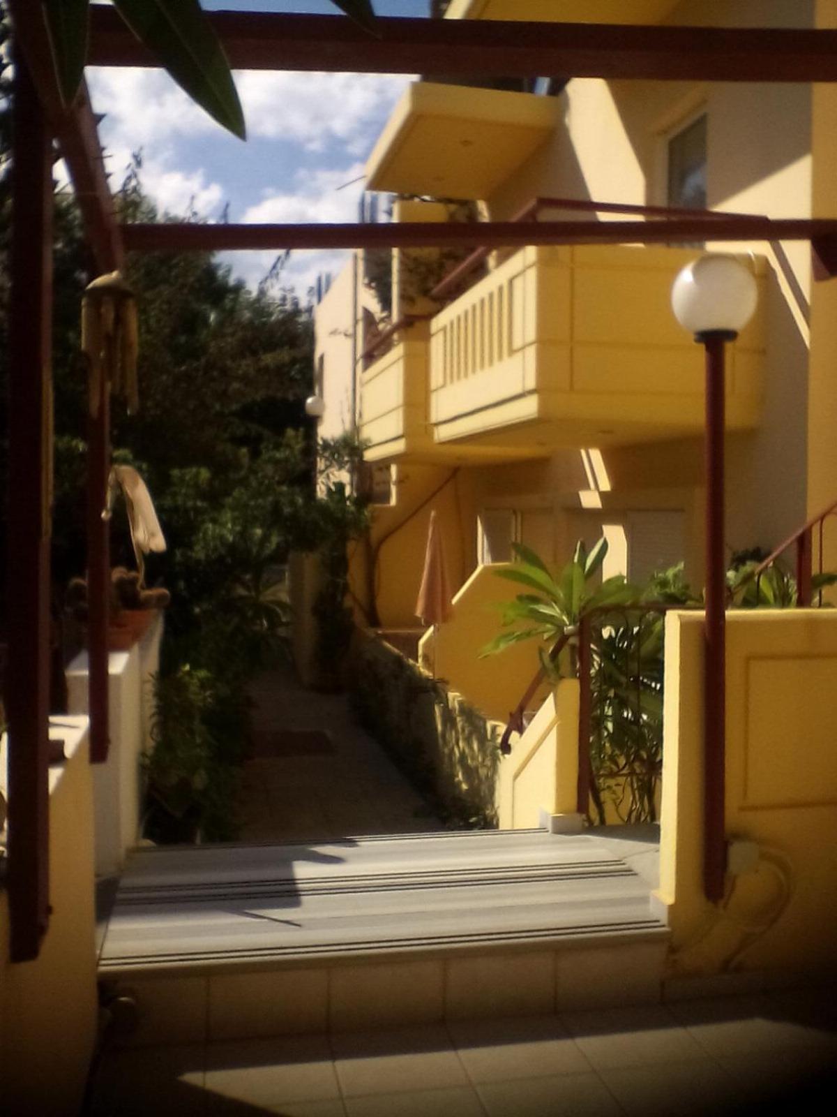 Leonidas Rooms