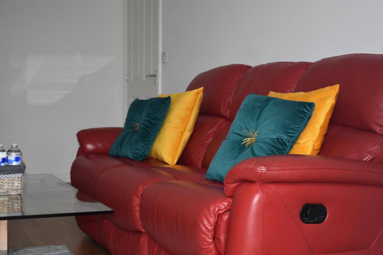 Classy Campbell Park Apartment, Balcony & Free Parking view 5