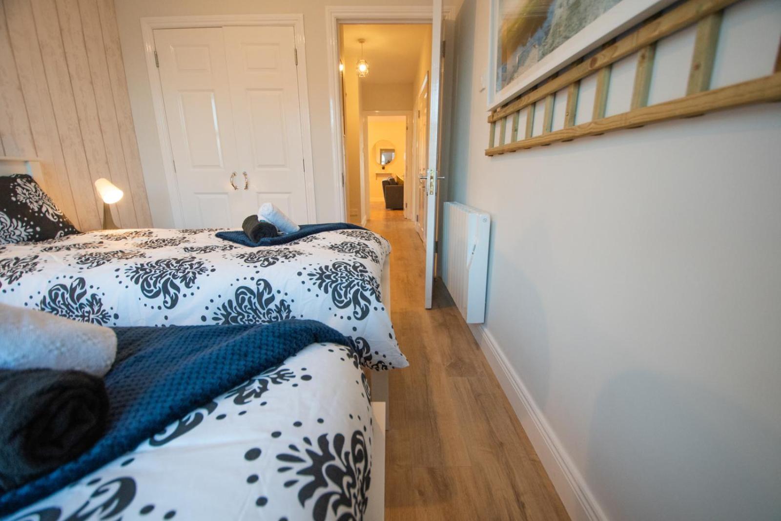 Luxury 2-Bedroom Apartment Overlooking the Beach