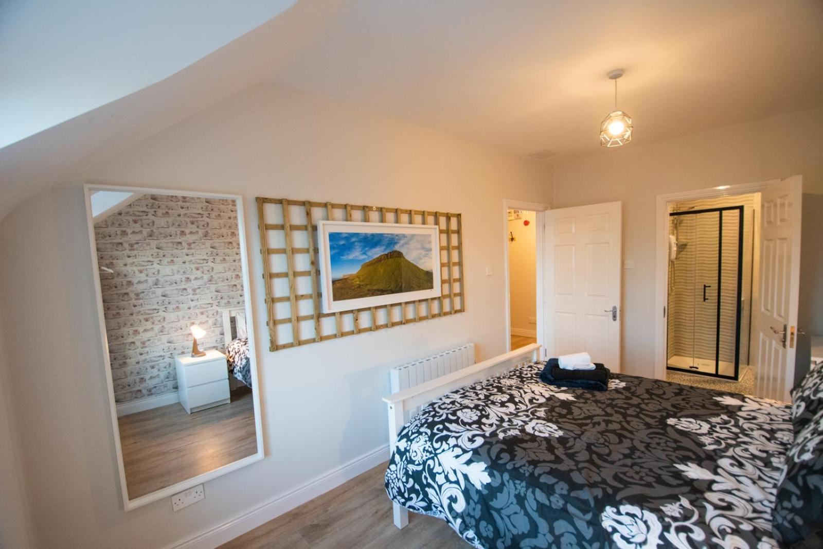 Luxury 2-Bedroom Apartment Overlooking the Beach