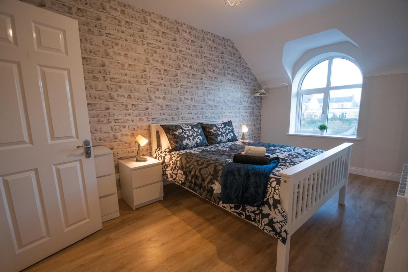 Luxury 2-Bedroom Apartment Overlooking the Beach