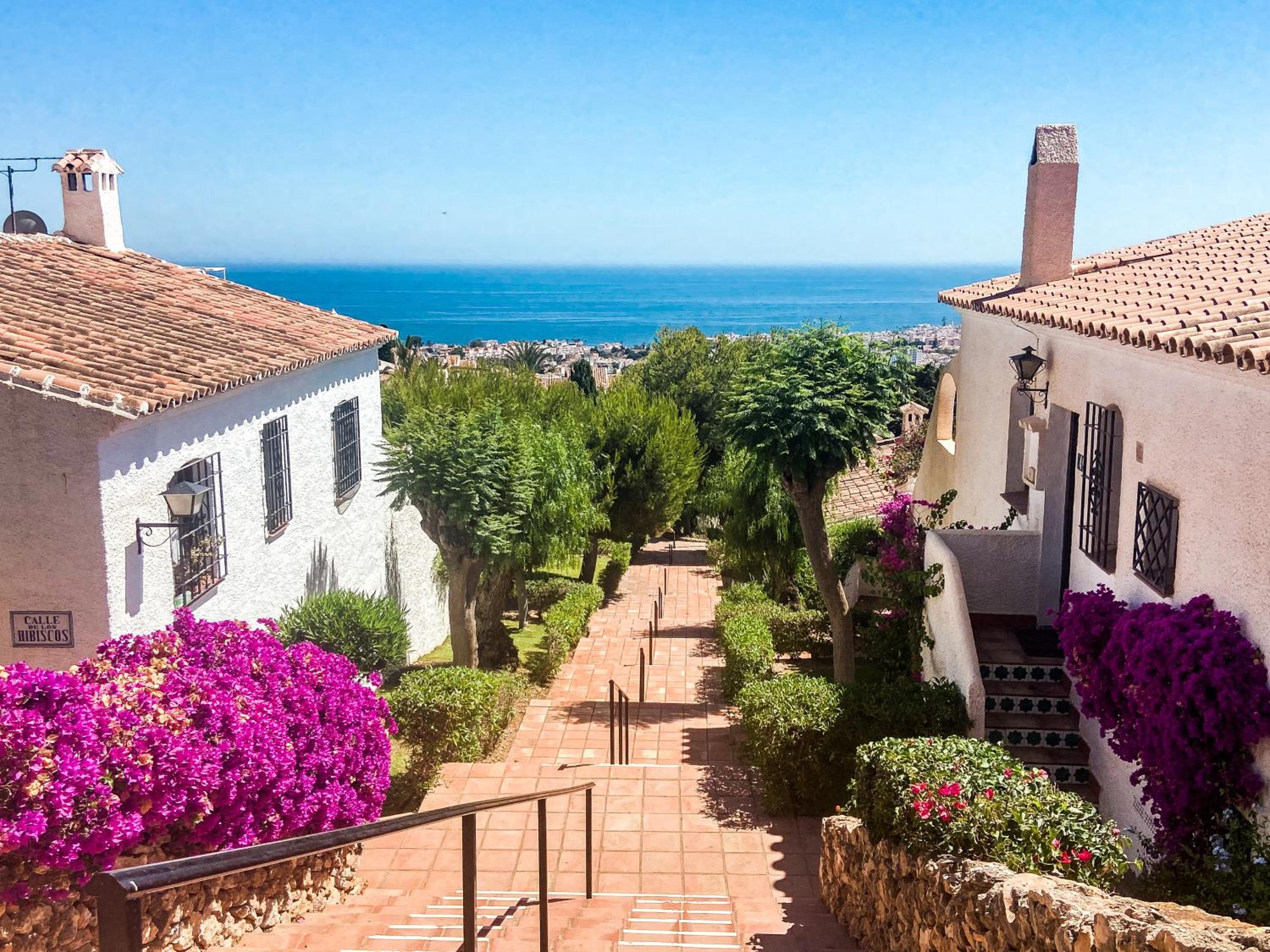 Newly renovated apartment in Nerja with huge pool