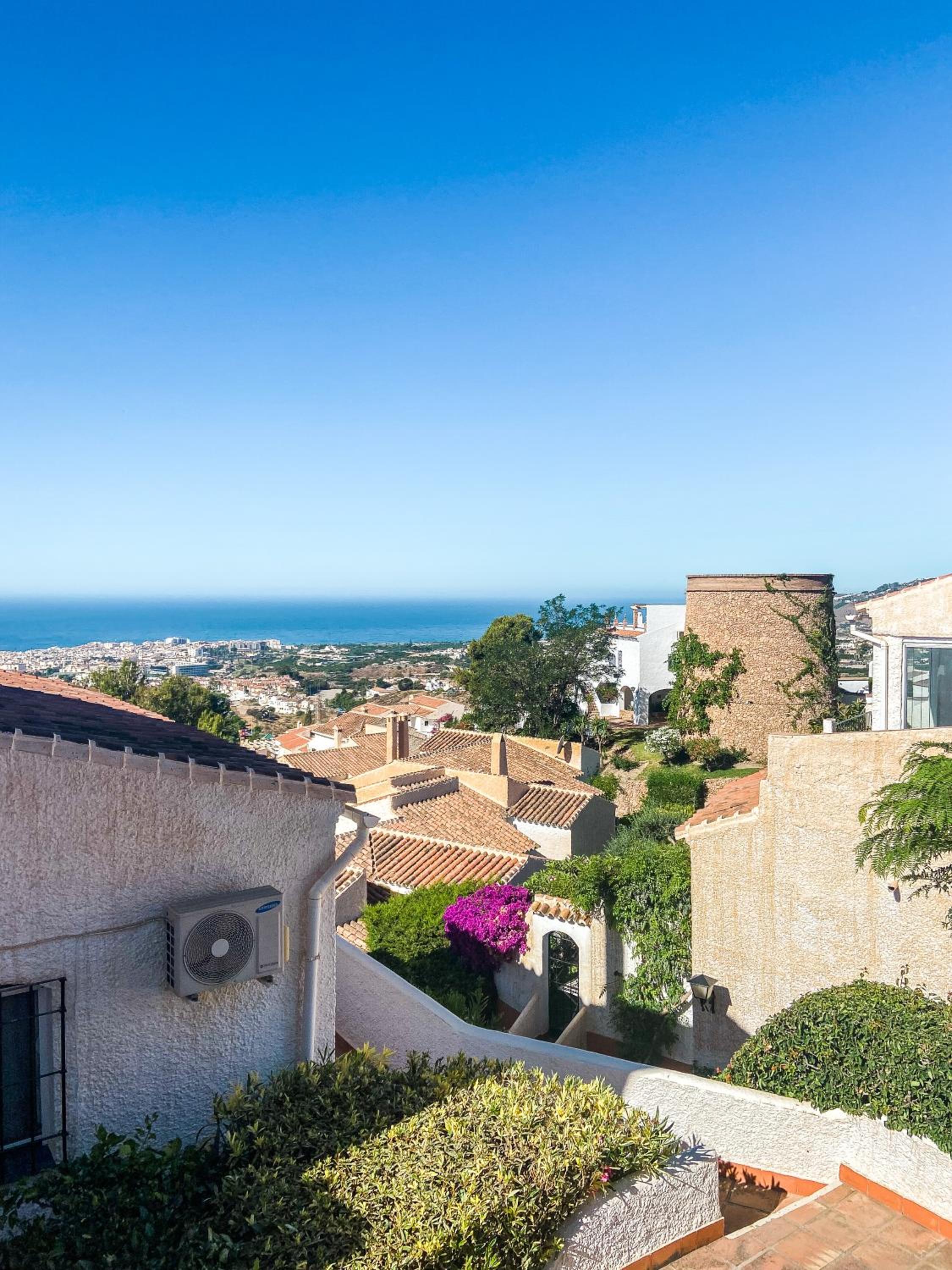 Newly renovated apartment in Nerja with huge pool