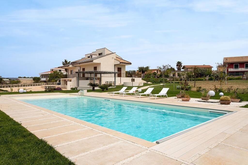 Modica Vacations - Villa Paradiso with pool, fireplace barbeque - Property Image 12