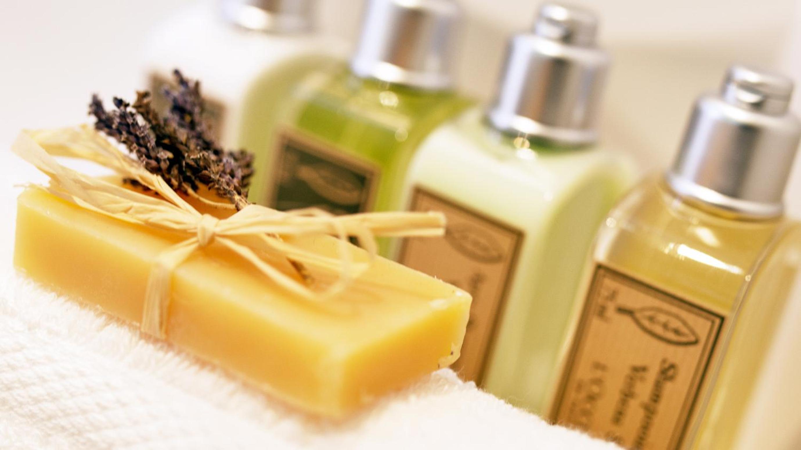 The Frames - Award-Winning Couples Retreat with Private Heated Pool, Spa & Sauna