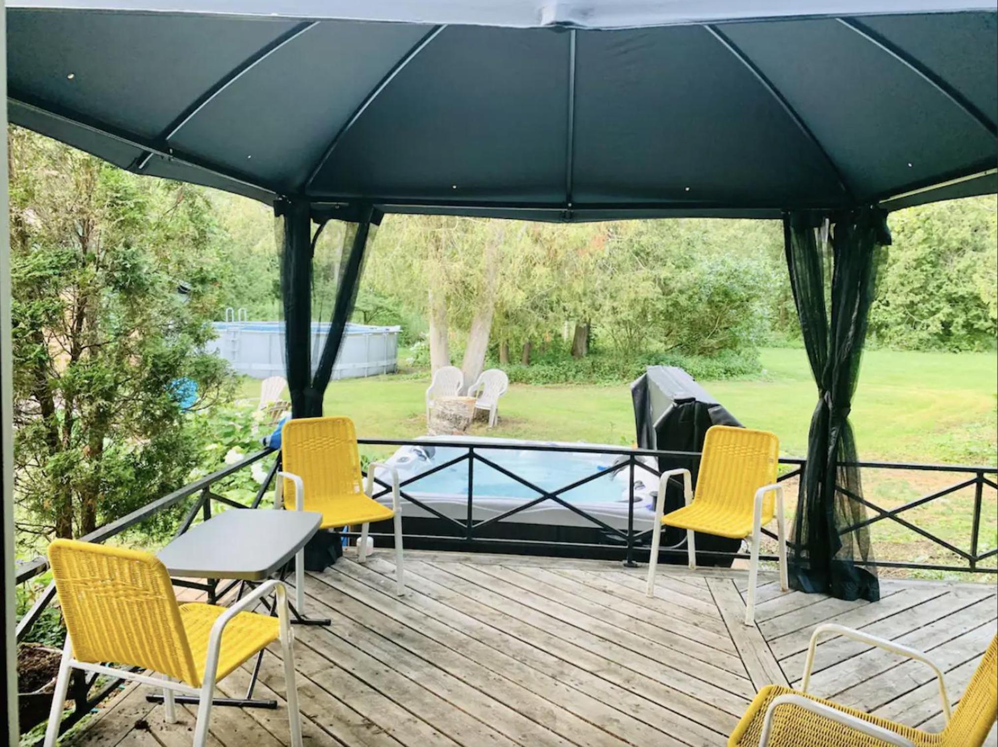 La Datcha 20 Acres Private Spa, with Pool, Jacuzzi & Wood Burning Sauna