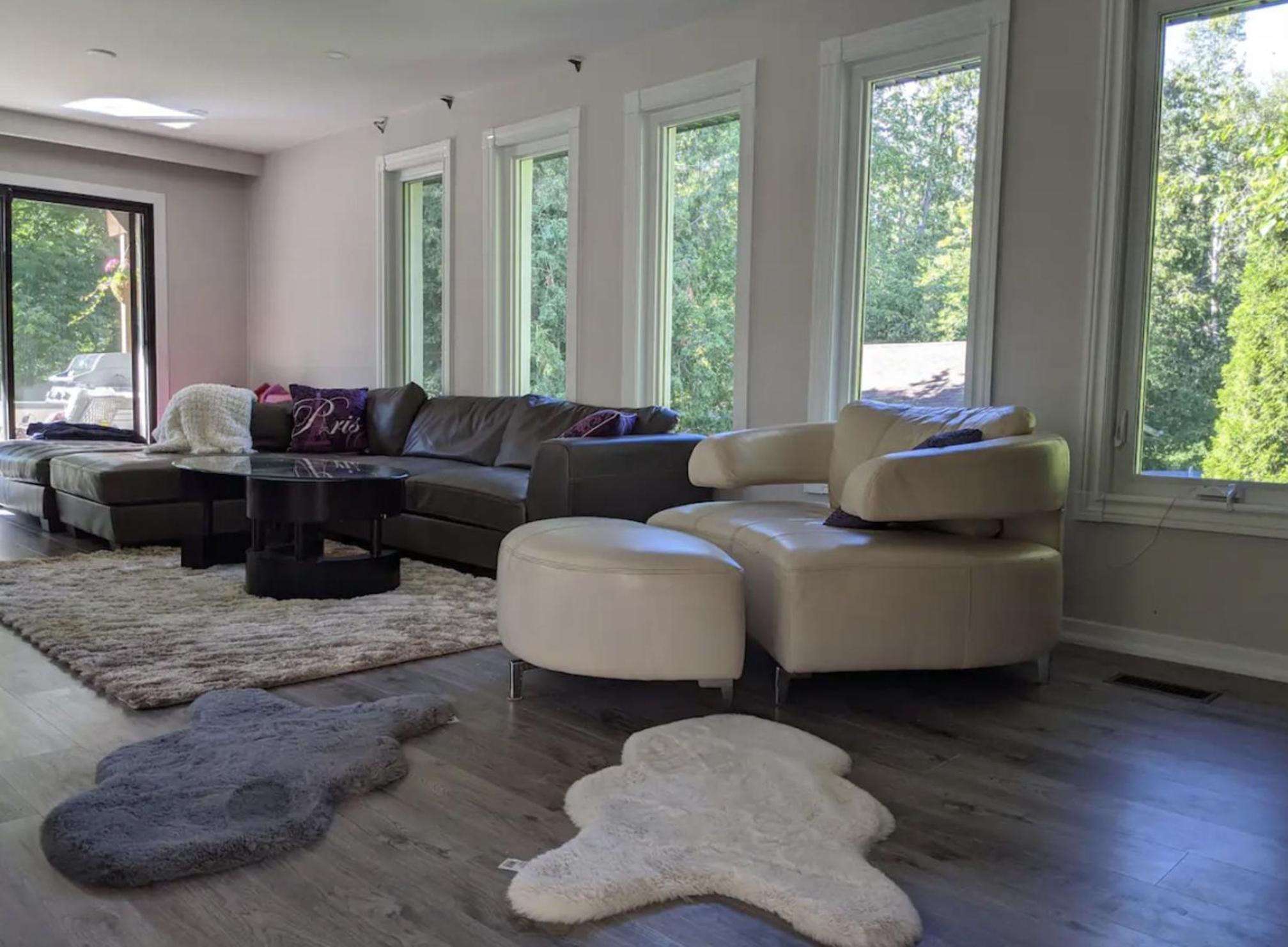 La Datcha 20 Acres Private Spa, with Pool, Jacuzzi & Wood Burning Sauna