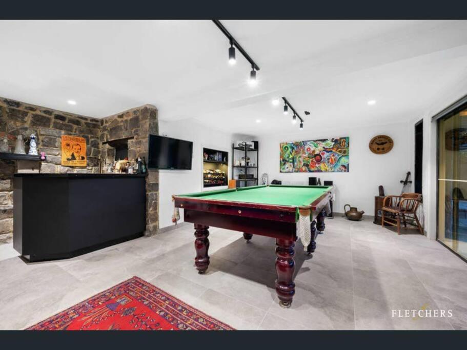 Resort-style 4 bdrm home w pool, spa & billiards!