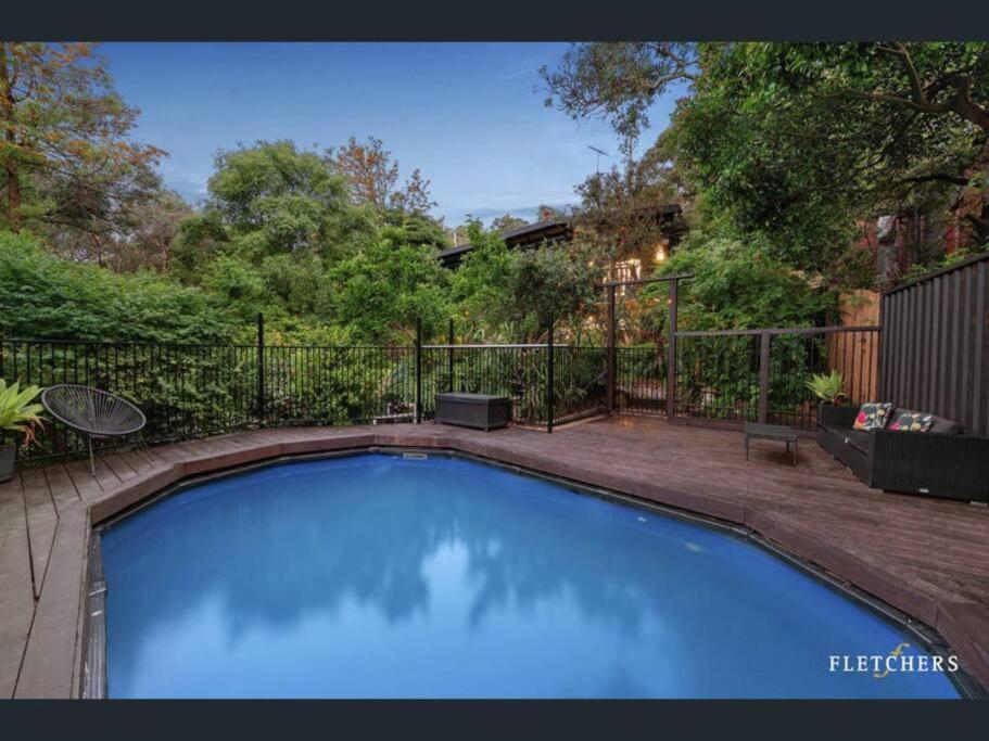 Resort-style 4 bdrm home w pool, spa & billiards!