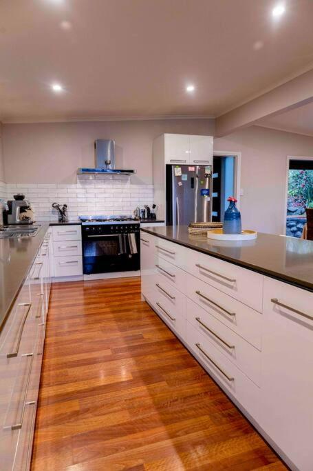 Resort-style 4 bdrm home w pool, spa & billiards!