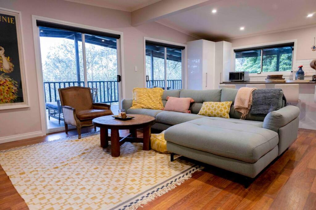 Resort-style 4 bdrm home w pool, spa & billiards!