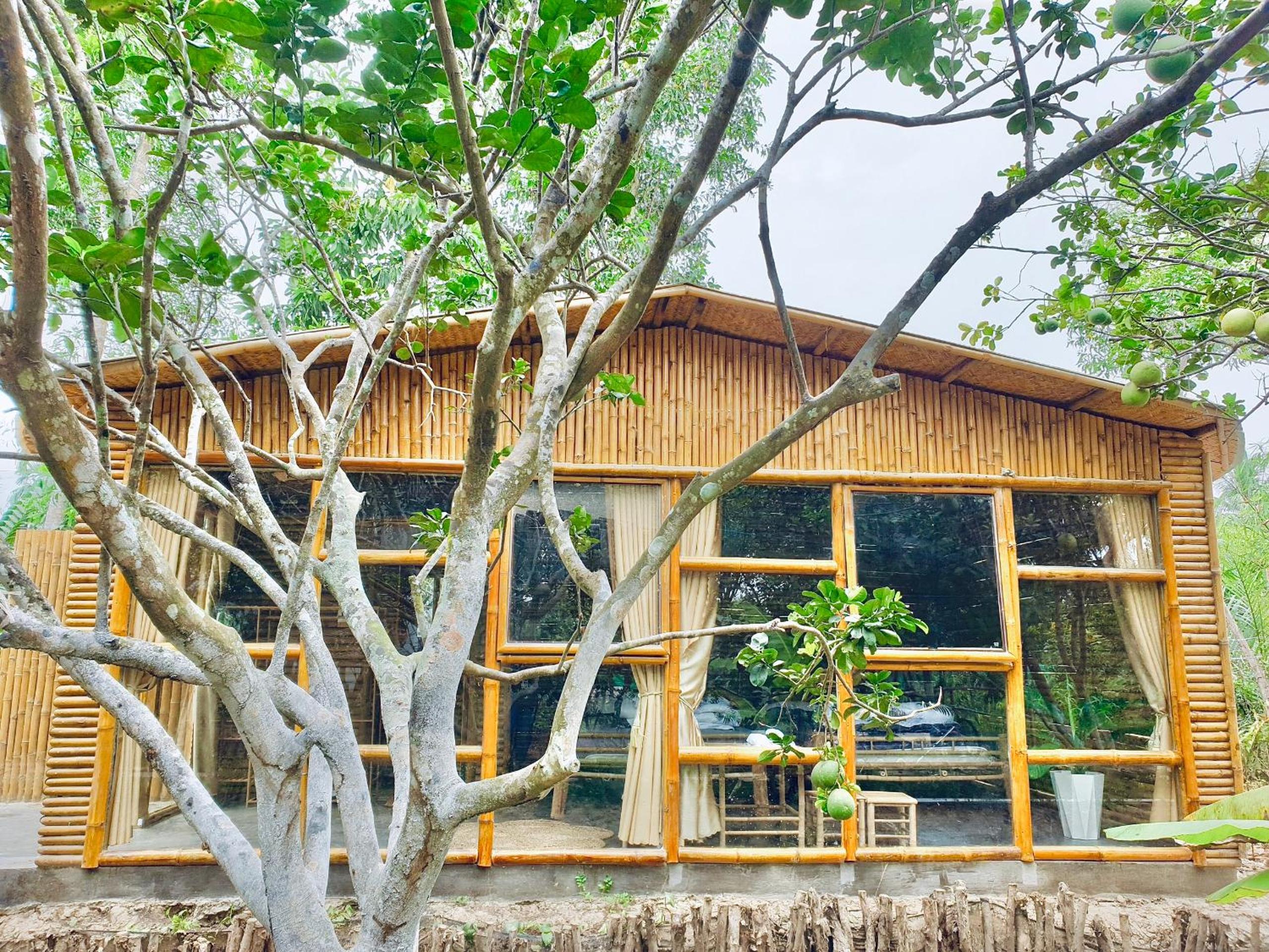 Hide Away Bungalows in Ben Tre City view 2