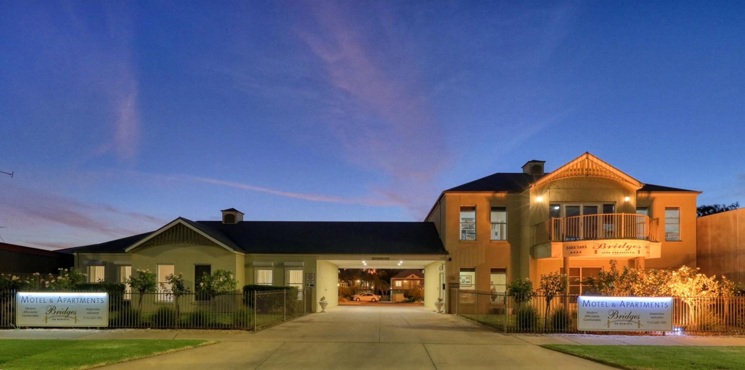 Hotel Bridges on Meninya Motel & Apartments