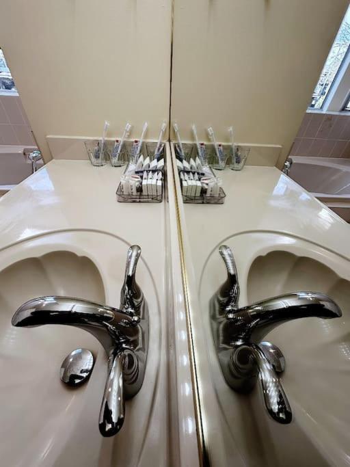 Super Cosy 8Bed & 6Bath in Vancouver heart near to airport and DownTown