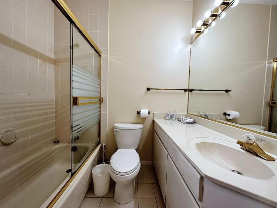 Super Cosy 8Bed & 6Bath in Vancouver heart near to airport and DownTown