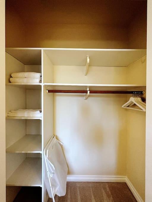 Super Cosy 8Bed & 6Bath in Vancouver heart near to airport and DownTown
