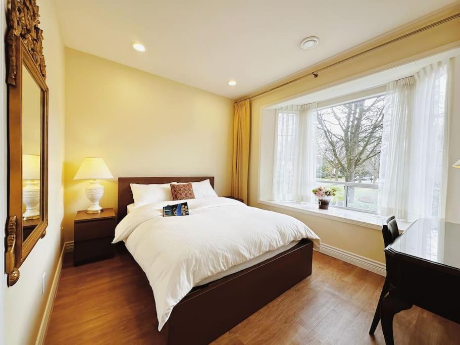 Super Cosy 8Bed & 6Bath in Vancouver heart near to airport and DownTown