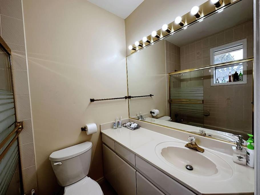 Super Cosy 8Bed & 6Bath in Vancouver heart near to airport and DownTown