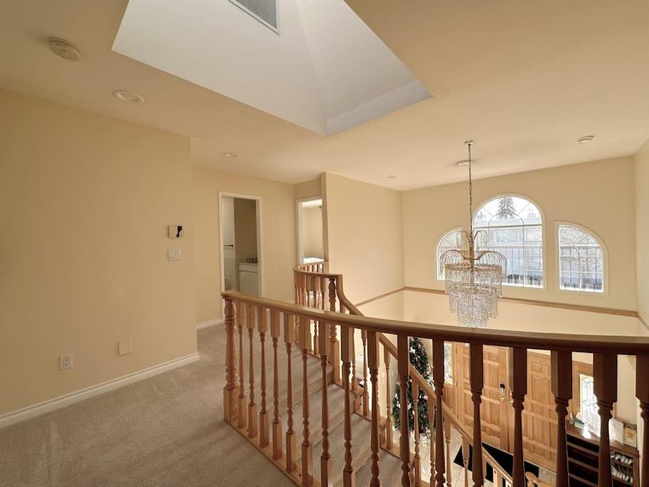 Super Cosy 8Bed & 6Bath in Vancouver heart near to airport and DownTown
