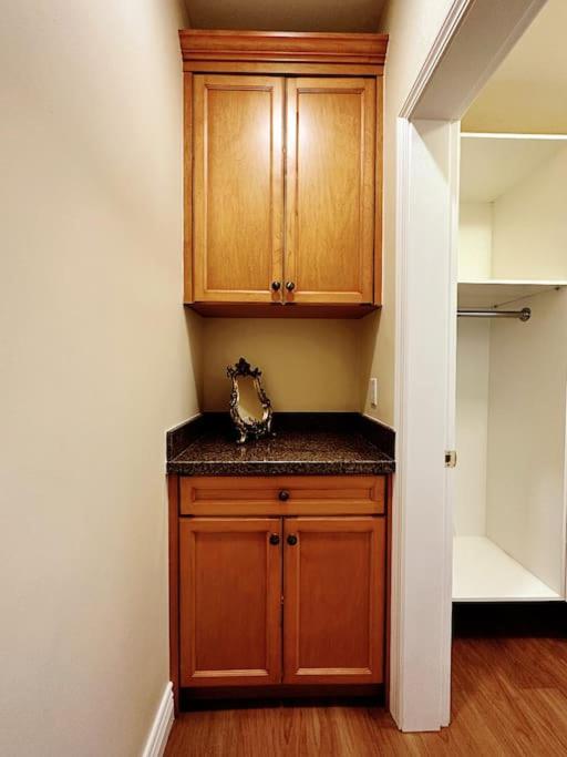 Super Cosy 8Bed & 6Bath in Vancouver heart near to airport and DownTown