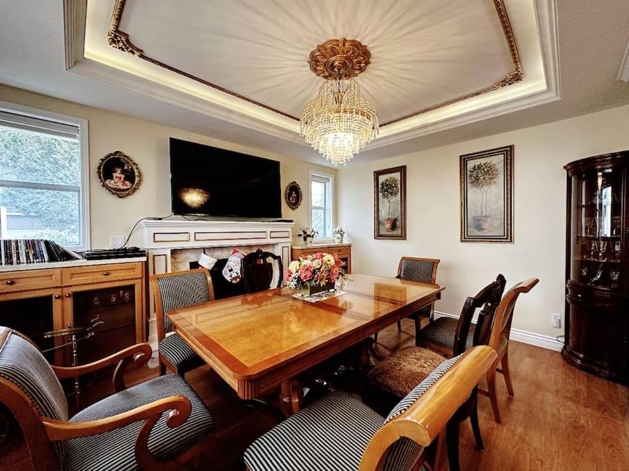 Super Cosy 8Bed & 6Bath in Vancouver heart near to airport and DownTown