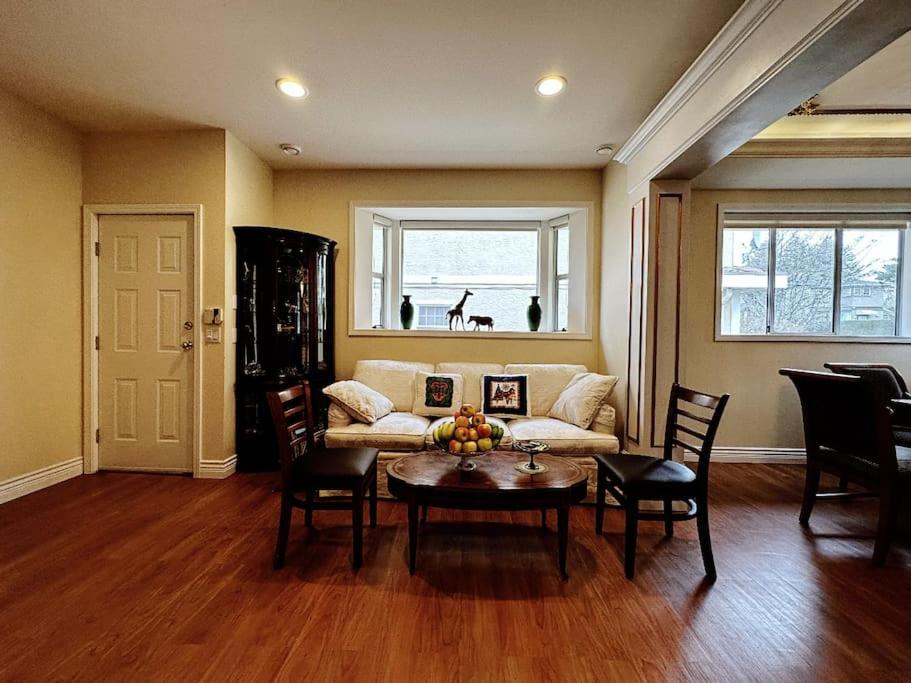 Super Cosy 8Bed & 6Bath in Vancouver heart near to airport and DownTown
