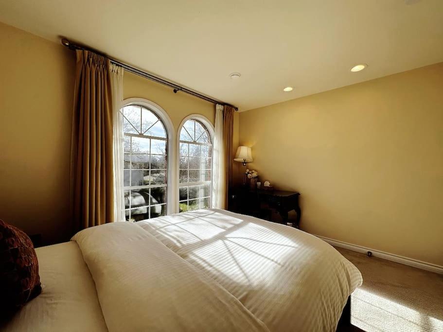 Super Cosy 8Bed & 6Bath in Vancouver heart near to airport and DownTown