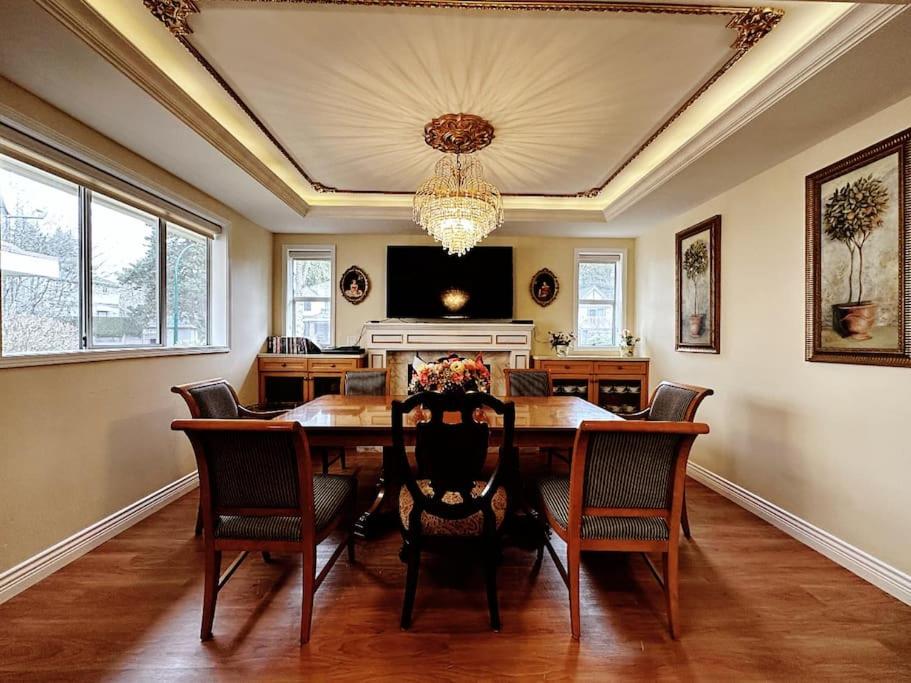 Super Cosy 8Bed & 6Bath in Vancouver heart near to airport and DownTown