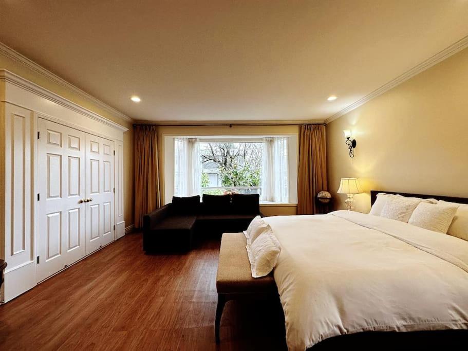 Super Cosy 8Bed & 6Bath in Vancouver heart near to airport and DownTown