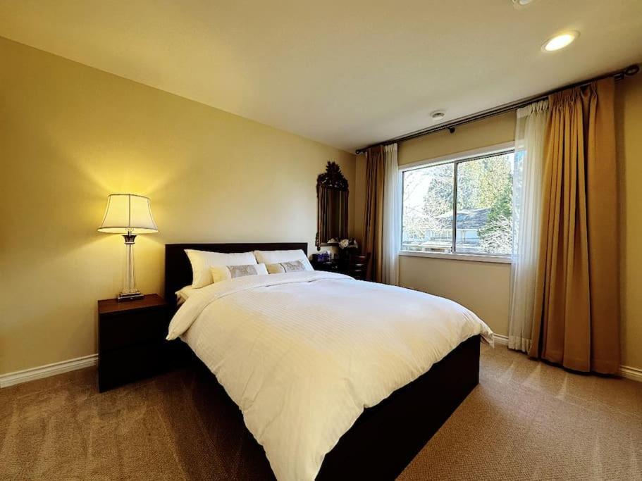 Super Cosy 8Bed & 6Bath in Vancouver heart near to airport and DownTown