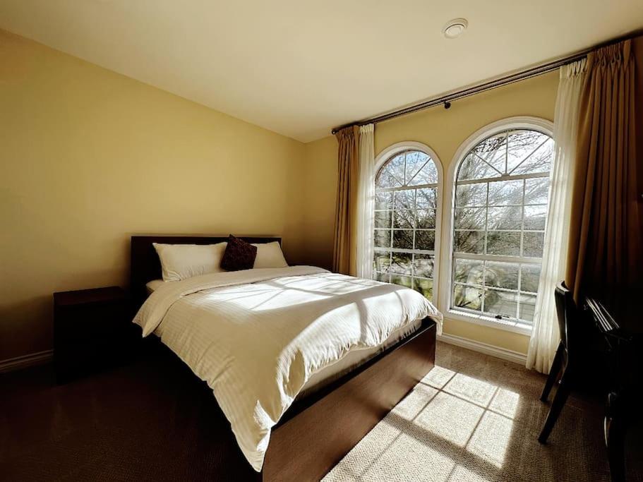 Super Cosy 8Bed & 6Bath in Vancouver heart near to airport and DownTown
