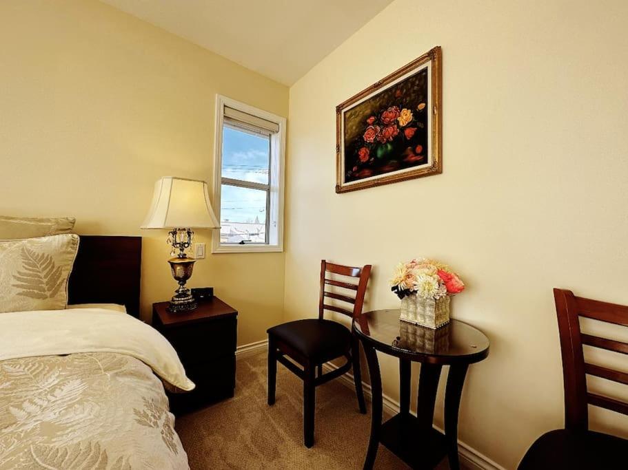 Super Cosy 8Bed & 6Bath in Vancouver heart near to airport and DownTown