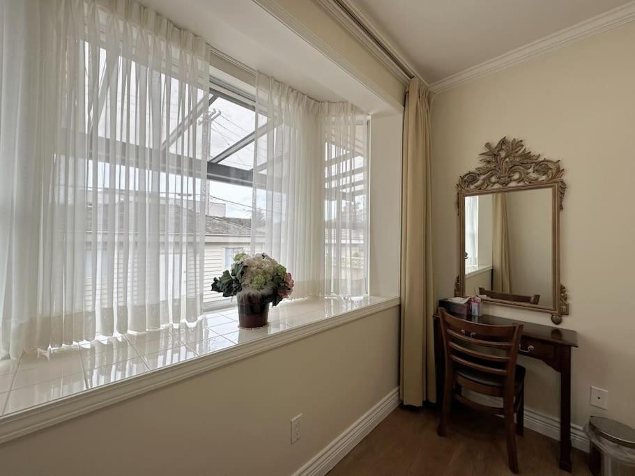 Super Cosy 8Bed & 6Bath in Vancouver heart near to airport and DownTown