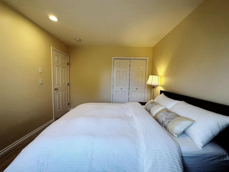 Super Cosy 8Bed & 6Bath in Vancouver heart near to airport and DownTown