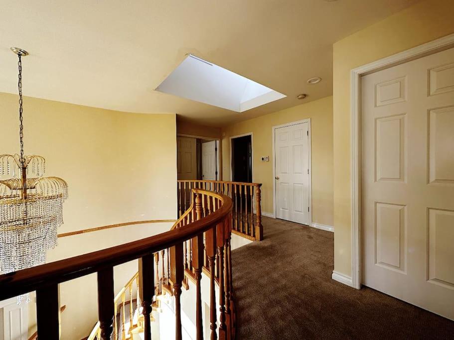 Super Cosy 8Bed & 6Bath in Vancouver heart near to airport and DownTown
