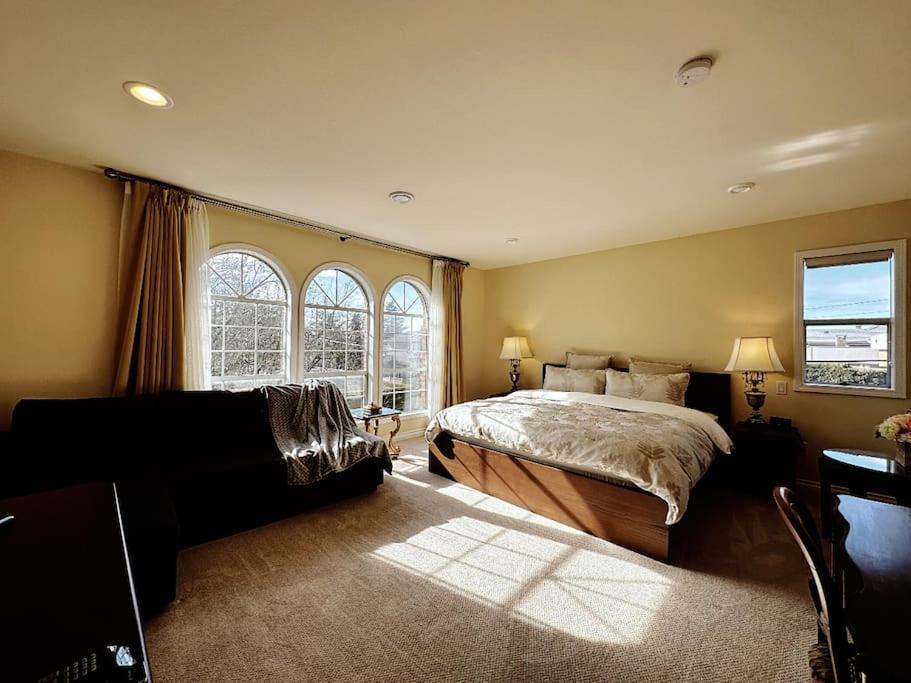 Super Cosy 8Bed & 6Bath in Vancouver heart near to airport and DownTown
