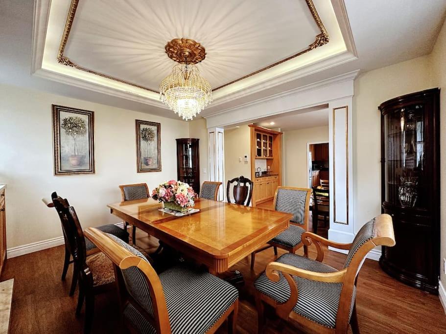 Super Cosy 8Bed & 6Bath in Vancouver heart near to airport and DownTown