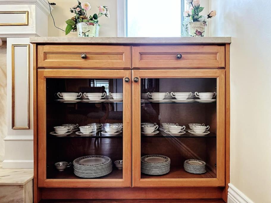 Super Cosy 8Bed & 6Bath in Vancouver heart near to airport and DownTown