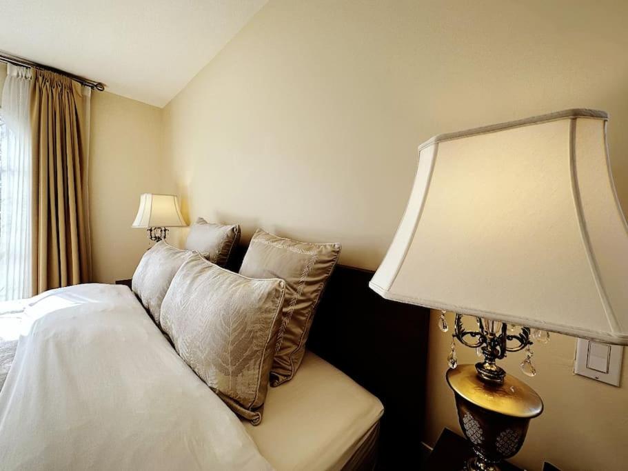 Super Cosy 8Bed & 6Bath in Vancouver heart near to airport and DownTown