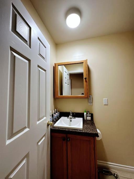 Super Cosy 8Bed & 6Bath in Vancouver heart near to airport and DownTown