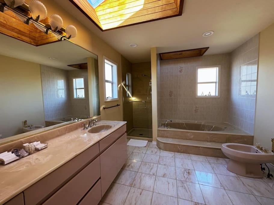 Super Cosy 8Bed & 6Bath in Vancouver heart near to airport and DownTown