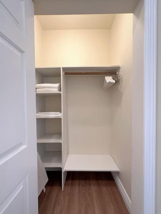 Super Cosy 8Bed & 6Bath in Vancouver heart near to airport and DownTown