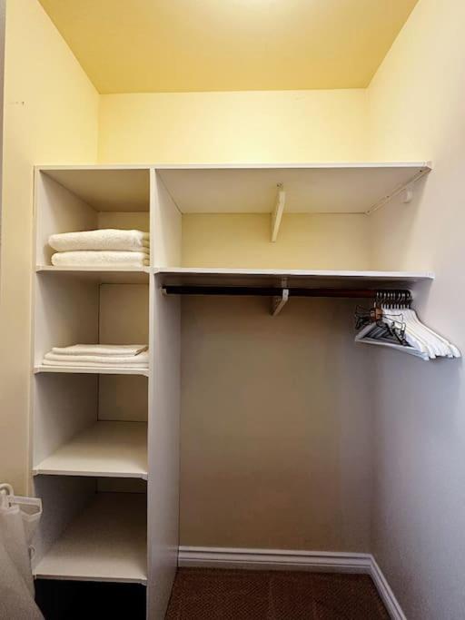Super Cosy 8Bed & 6Bath in Vancouver heart near to airport and DownTown