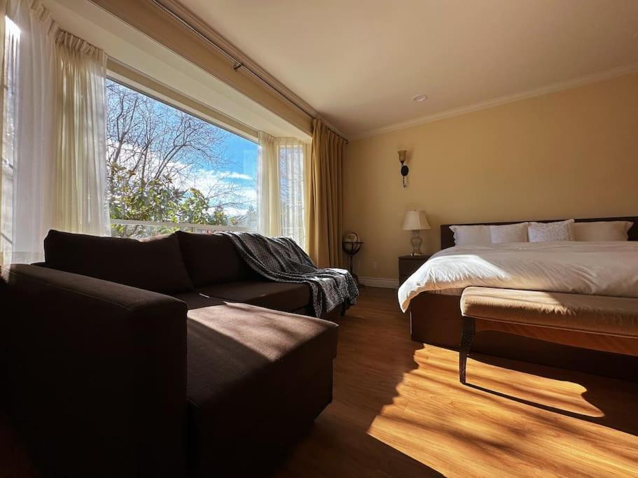Super Cosy 8Bed & 6Bath in Vancouver heart near to airport and DownTown